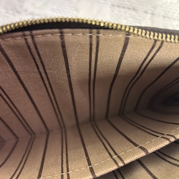 Louis Vuitton Monogram Bag Insert Wristlet - Picture 7 of 9